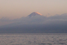 駿河湾から望む富士山